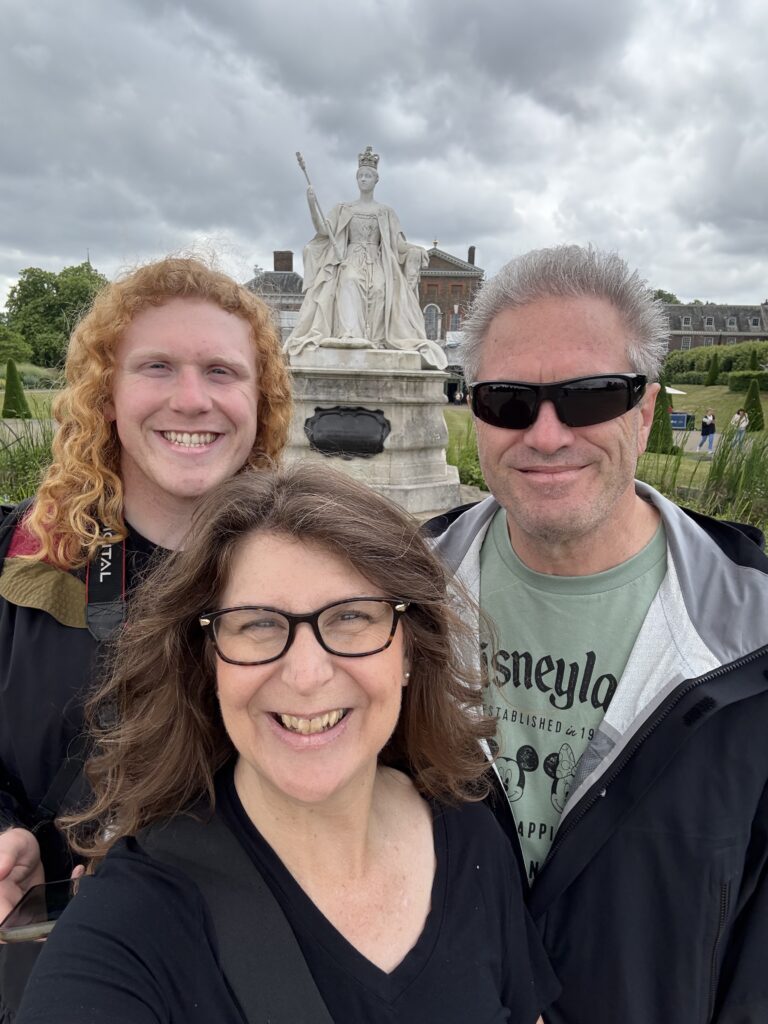 Statue in front of Kensington Palace which is on the side of Hyde Park